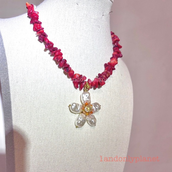 🌹HP🌹Just in✨NEW✨Elegant Coral Red Freshwater Pearl Floral Beaded Choker Necklace - Picture 2 of 4